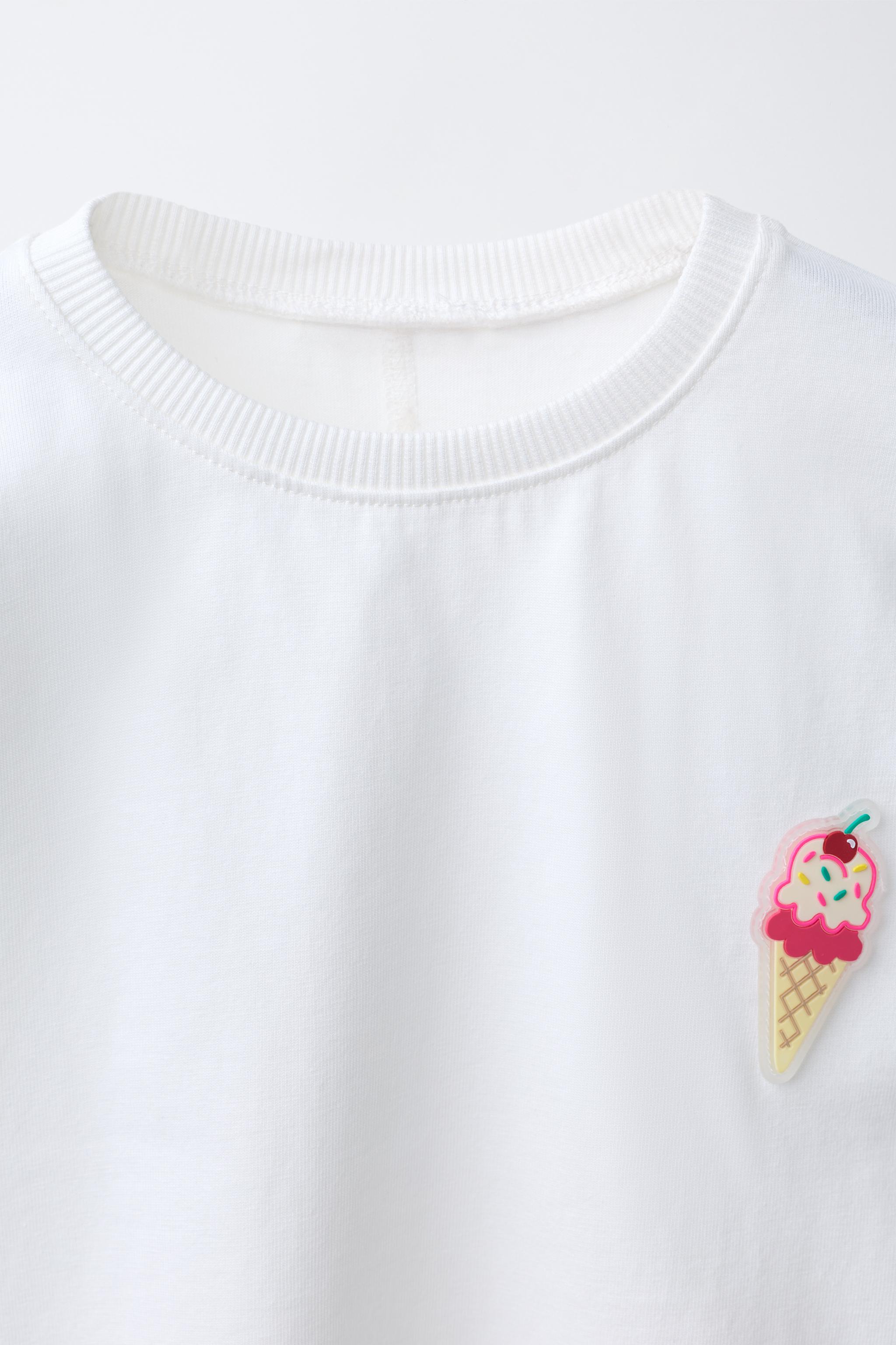 T-SHIRT À DÉCOR EFFET GOMME